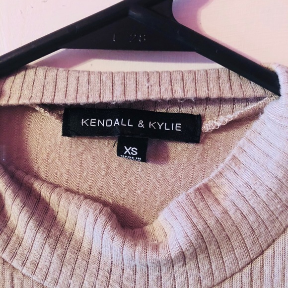 Kendall & Kylie Flowy Dress, perfect for summer. - Picture 2 of 2